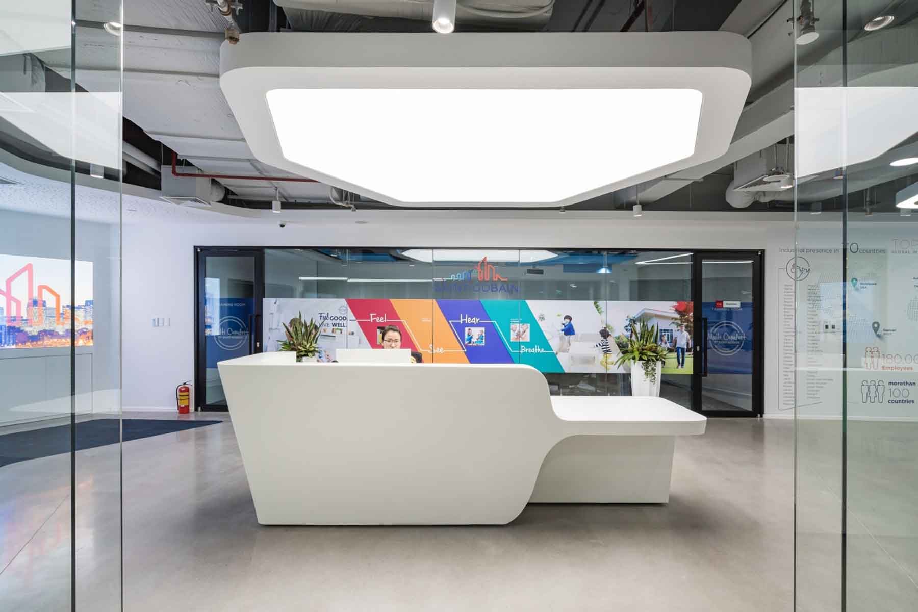 Zonas de recepción y mostradores de oficina