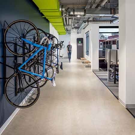 estacionamiento de bicicletas en oficina
