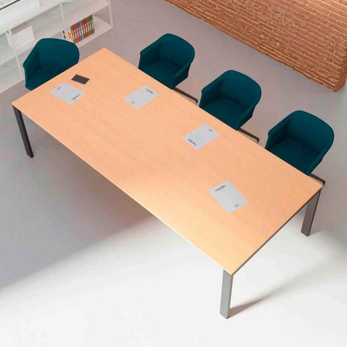 Muebles de oficina con acabados de madera en melamina