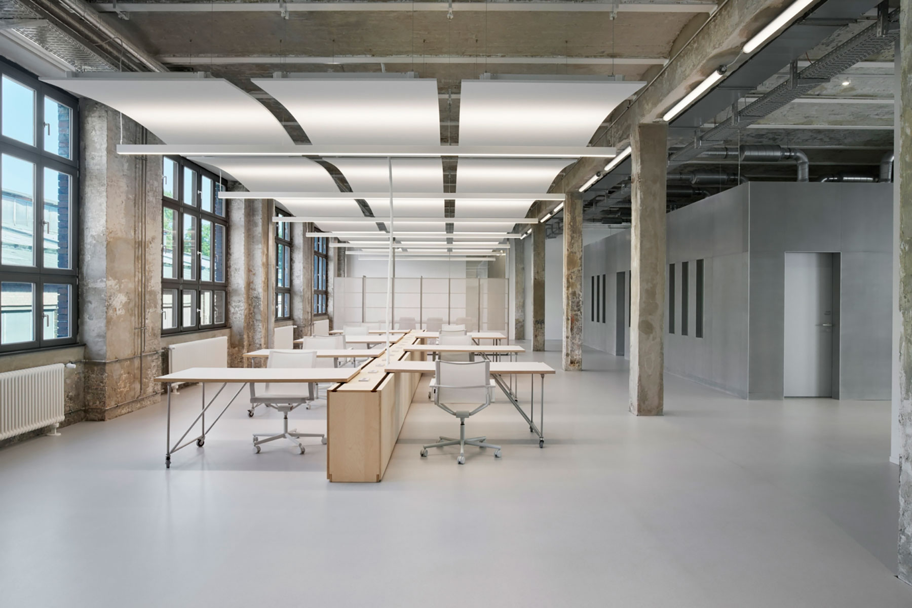 Pre Use Ramboll Una oficina minimalista en un edificio industrial - Limobel
