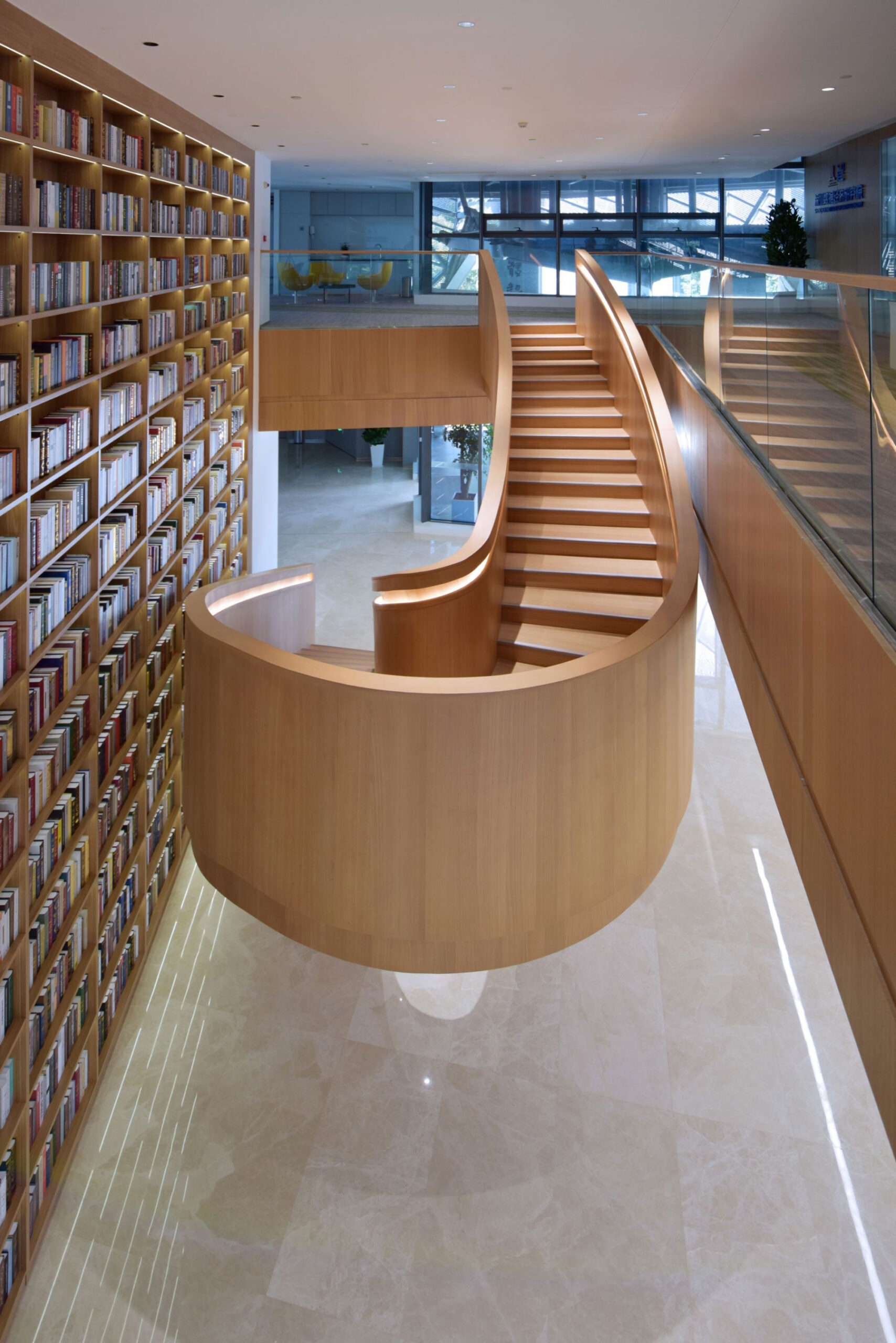 5 spectacular staircases in an office building - Limobel